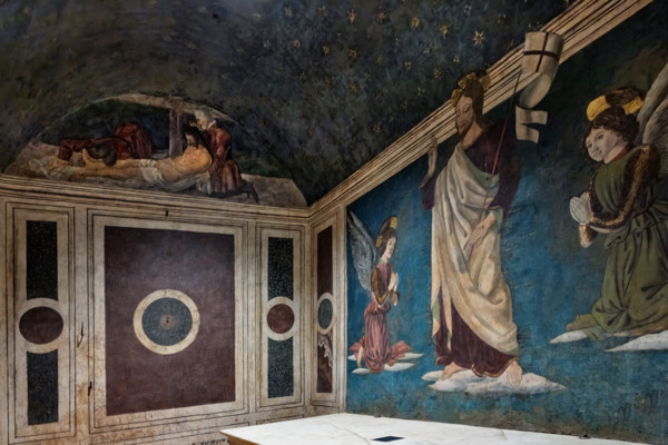 Il Tempietto del Santo Sepolcro, monumento funebre di Firenze, conservato nella cappella del Santo