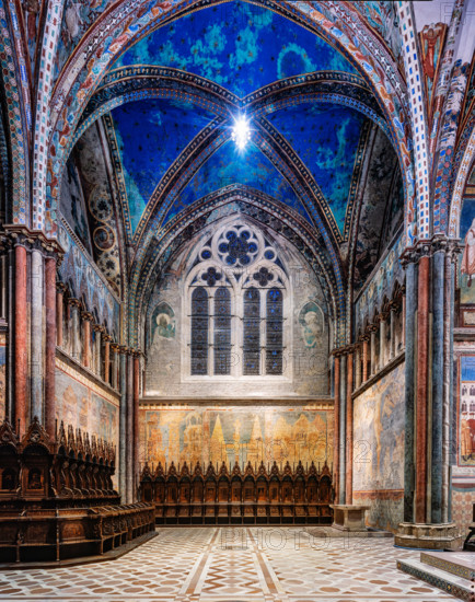 Assisi, Basilica superiore di San Francesco: veduta del transetto meridionale con il ciclo di