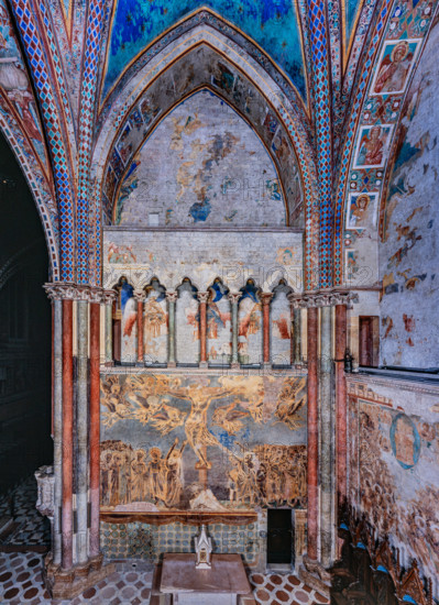 Assisi, Basilica superiore di San Francesco, transetto meridionale: veduta della parete est, con la