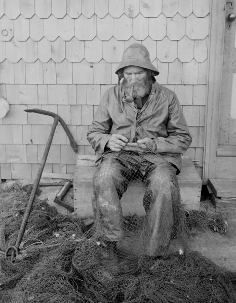 Fisherman Mending his Nets, Cape Ann, Gloucester, Massachusetts, USA, Detroit Publishing Company, 1905