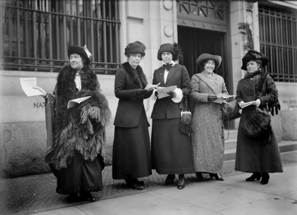 Suffragettes Handing out Fliers announcing Parade, Washington DC, USA, Harris & Ewing, 1913
