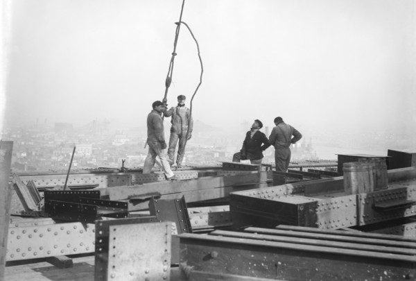 Construction Worker Working on 33rd Floor of Metropolitan Life Insurance Company Tower, New York City, New York, USA, Bain News Service, January 1908