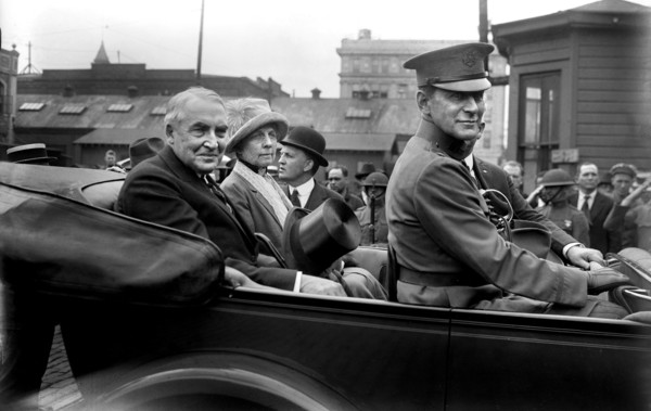 U.S. President Warren G. Harding and First Lady, Florence Kling Harding, Portrait in Backseat of Car, enroute to Military Funeral, Washington DC, USA, Bain News Service, May 1921