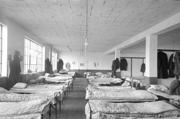 Dormitory, General View, Homeless Men's Bureau, Sioux City, Iowa, USA, Russell Lee, U.S. Resettlement Administration, December 1936