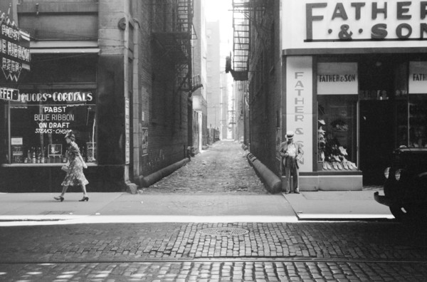 Alley, Downtown Chicago, Illinois, USA, John Vachon, Farm Security Administration, July 1940