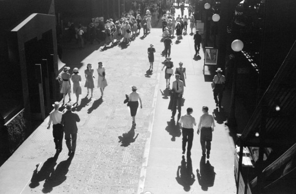 5 O'clock Crowd, Downtown Chicago, Illinois, USA, John Vachon, Farm Security Administration, July 1941