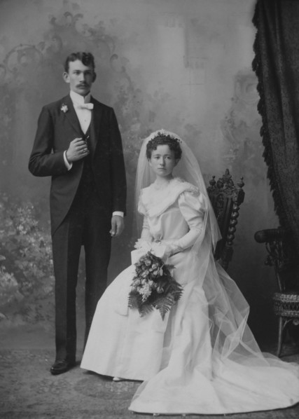 Wedding Couple, Portrait, Milwaukee, Wisconsin, USA, circa 1910