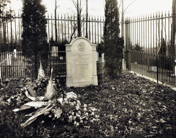 Theodore Roosevelt's Grave, Youngs Memorial Cemetery, Oyster Bay, New York, USA, Photograph by Irving Underhill, 1921