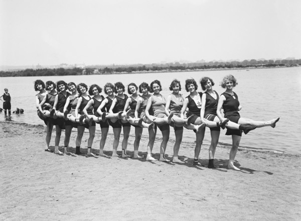 women, bathing suits, fashion, beach, historical, 1920s,