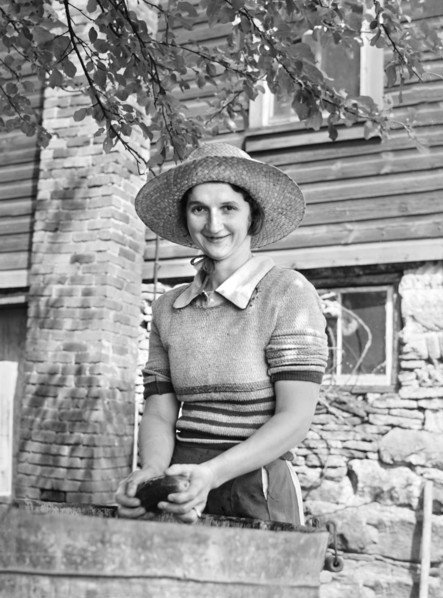 woman, occupations, farmer, agriculture, historical,