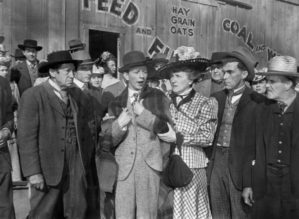 Donald O'Connor (center)