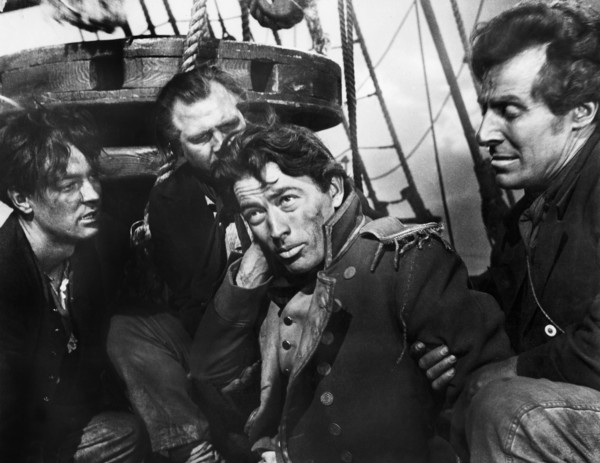 Gregory Peck (center)