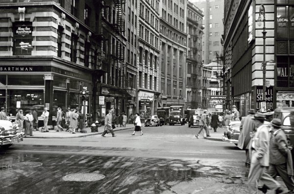 Intersection of Maiden Lane (looking south) and Broadway