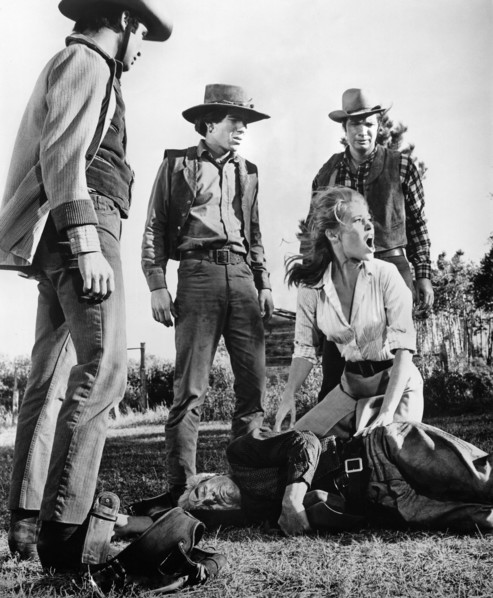Michael Callan, Tom Nardini, Jane Fonda, Dwayne Hickman, John Marley, on-set of the film, "Cat