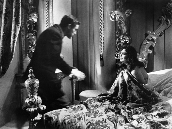 Milo Quesada, Michele Mercier, on-set of the Italian film, "Black Sabbath", original title: I tre