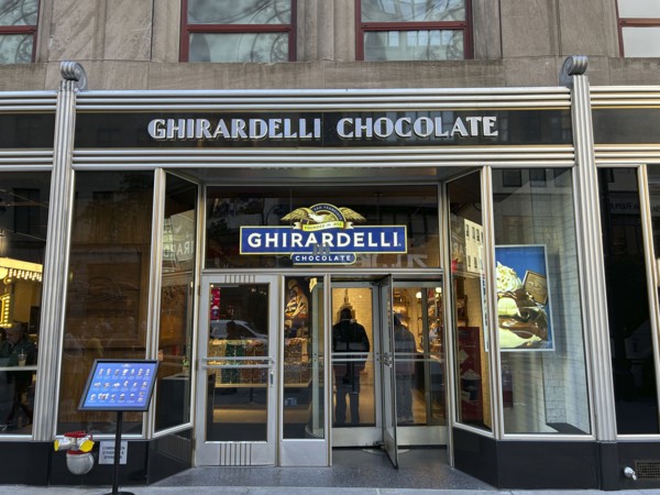 Ghirardelli Chocolate Shop, building exterior, Empire State Building, New York City, New York, USA