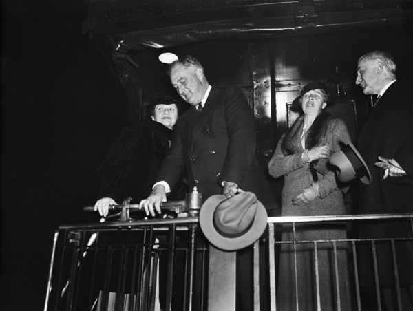 U.S. Secretary of Labor Frances Perkins (left), U.S. President Franklin Roosevelt (2nd left), U.S.