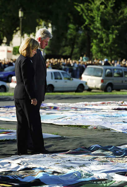 U.S. President Bill Clinton and U.S. First Lady Hillary Rodham Clinton viewing AIDS Memorial Quilt