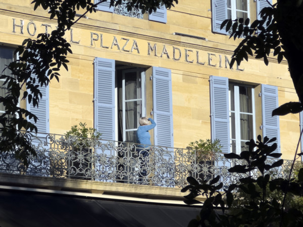 Hotel Plaza Madeleine, building exterior with woman standing on balcony, Sarlat-la-Canéda,