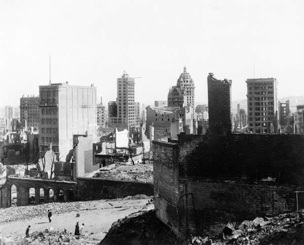 Damaged buildings from earthquake, Kearny and Grant Avenue area south of Bush Street, San