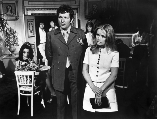 Donald Sutherland, Jo Ann, Pflug, on-set of the film, "M*A*S*H", 1970