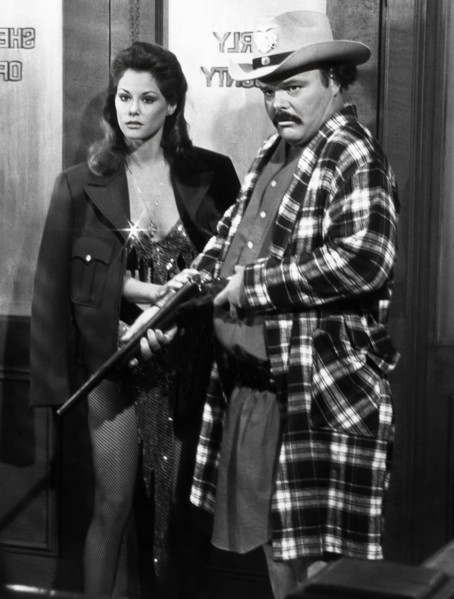 Suzanne Reed, Mills Watson, on-set of the TV series, "The Misadventures of Sheriff Lobo", episode