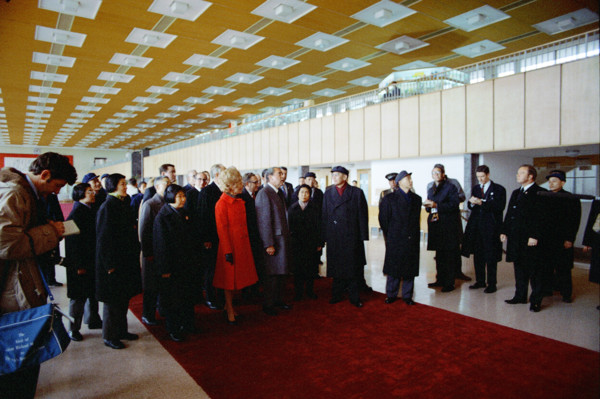 U.S. President Richard M. Nixon and U.S. First Lady Pat Nixon walk with Chinese Delegation into an