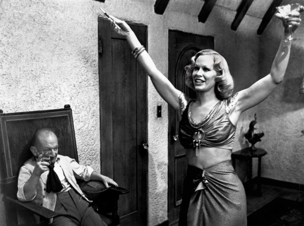 Billy Barty, Karen Black, on-set of the film, "The Day Of The Locust", Paramount Pictures, 1975