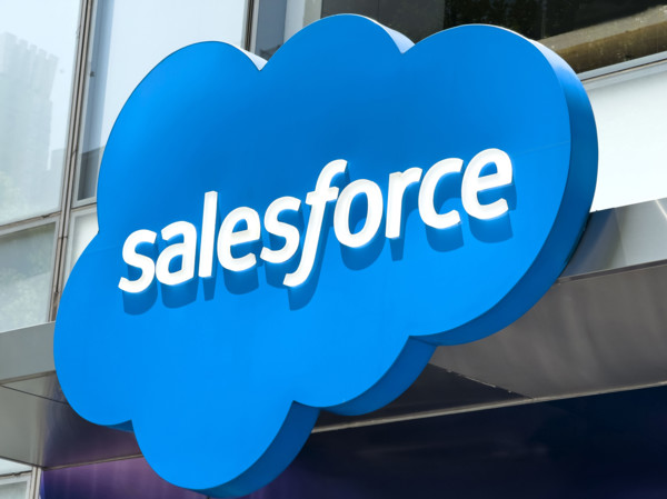 Salesforce Tower, building exterior and sidewalk scene, New York City