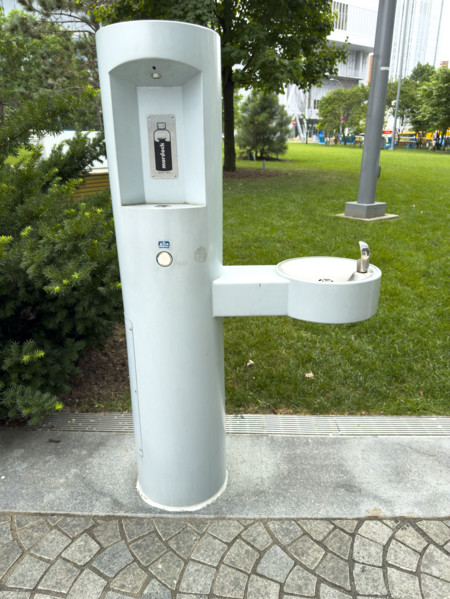 Drinking fountain with separate spout for water bottles, Columbia University, Manhattanville