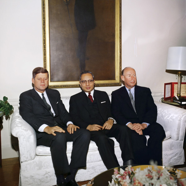U.S. President John F. Kennedy meeting with UN Secretary General U Thant (center) and U.S.