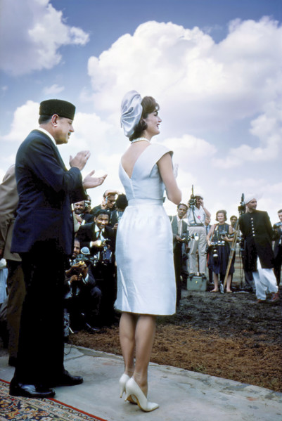 U.S. First Lady Jacqueline Kennedy (center) and President of Pakistan Mohammad Ayub Khan (left)