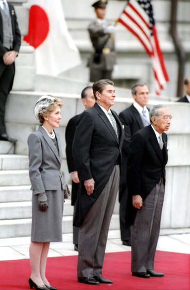 U.S. President Ronald Reagan, U.S. First Lady Nancy Reagan and Japanese Emperor Hirohito at Akasaka