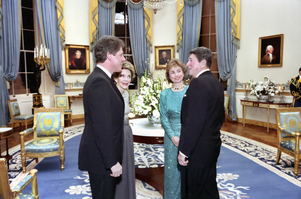 U.S. President Ronald Reagan,  U.S. First Lady Nancy Reagan, Arkansas governor Bill Clinton and