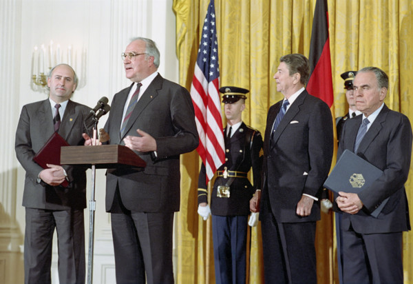 U.S. President Ronald Reagan during a working visit of Chancellor Helmut Kohl of The Federal