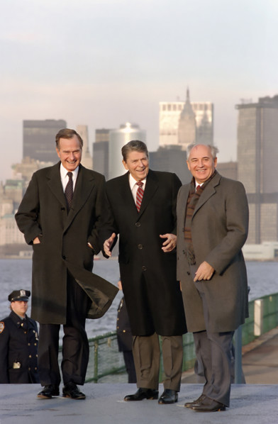 U.S. President Ronald Reagan and U.S. Vice President/U.S. President-elect George H.W. Bush with