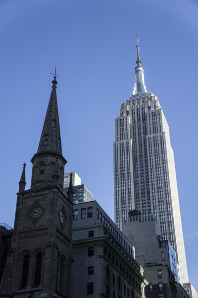 Empire State Building against blue sky, Manhattan, New York City, New York, USA