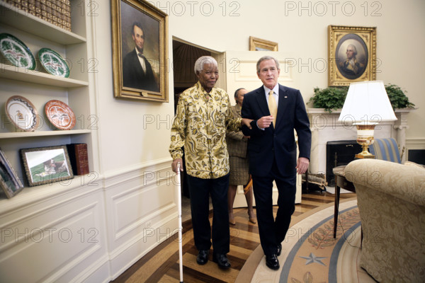 U.S. President George W. Bush and Former President Nelson Mandela of South Africa meet in White