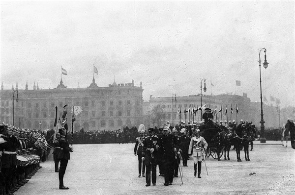 The Prince de Bismarck's return to Berlin