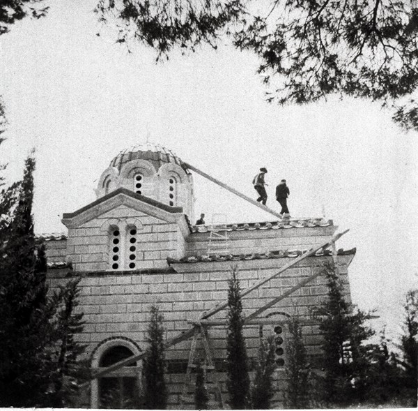 Tatoï, construction de la chapelle de la nécropole royale