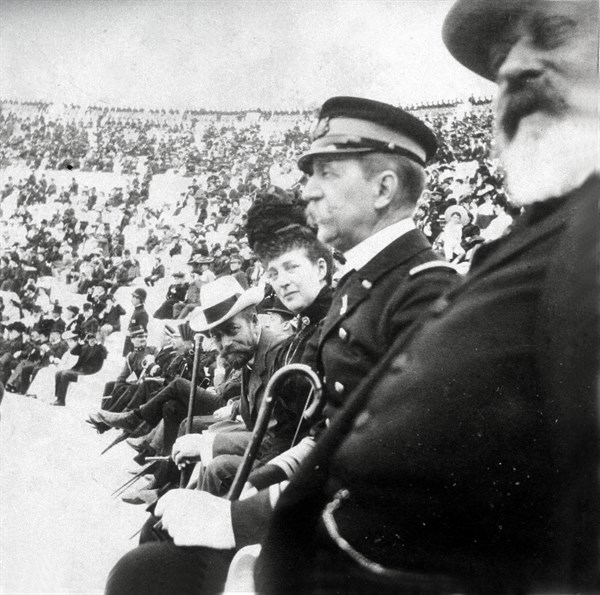 George V, Georges Ier et Edouard VII au stade à Athènes