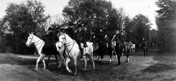 Chantilly, Chasse à courre, le Duc et la Duchesse de Chartres
