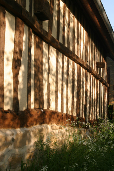 France, Basse Normandie, calvados, pays d'auge, hotot en auge, maison a colombages, pans de bois, mur, torchis,