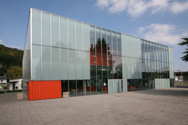 France, Haute Normandie, eure, pont audemer, theatre l'Eclat place du general de Gaulle, architecture.
Architectes : Dominique Jakob et Brendan MacFarlane