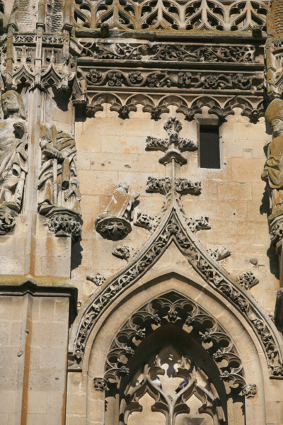 France, Haute Normandie, eure, verneuil sur avre, rue du nouveau monde, tour de la madeleine, eglise, art gothique, detail de la tour de la madeleine
(representation d'artus fillon agenouille, mecene ...
