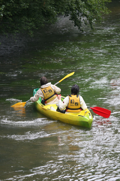 France, Haute Normandie, eure, canoe sur la risle a corneville, sport nautique, jeunes adolescents, loisirs, riviere,