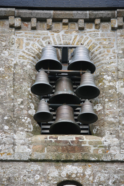 France, Basse Normandie, Manche, pays de saint lo, domjean, village fleuri 4 fleurs, detal clocher de l'eglise, carillon,