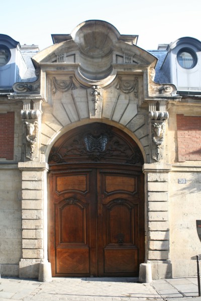 France, Paris 3e, le marais, hotel particulier, 26 rue des francs bourgeois, hotel d'almeras, detail porche, figure de belier, porte,