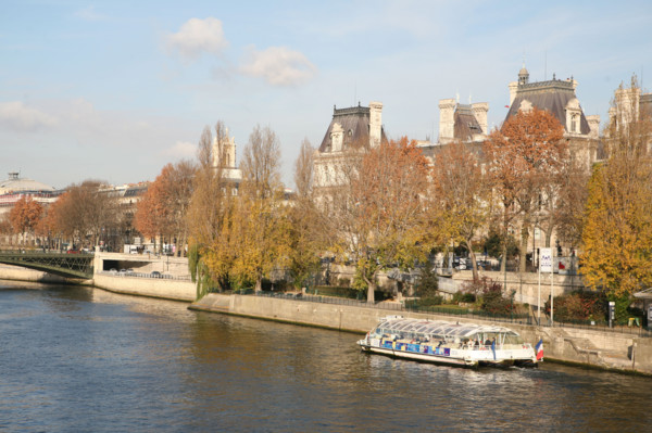 France, Paris 4e, la Seine, quai de l'hotel de ville et batobus