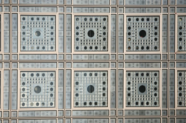 France, Paris 5e, institut du monde arabe, jean nouvel architecte, place mohammed V, detail des fenetres a diaphragme, moucharabieh,